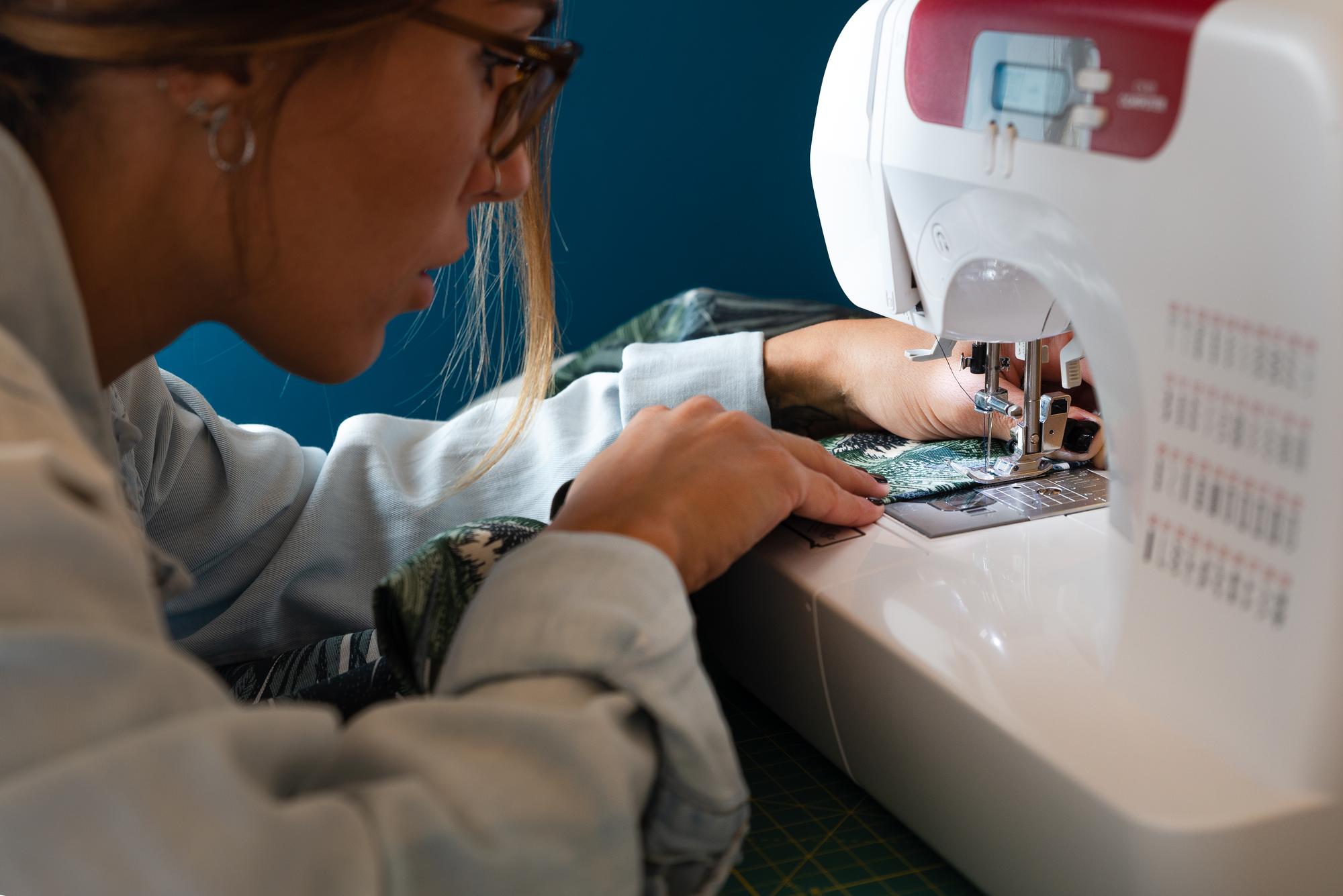 atelier employee operating embroidery machine